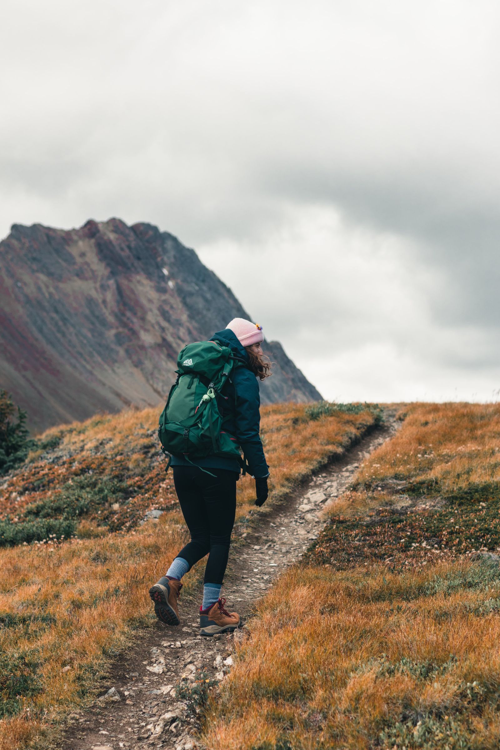 Best Daypack for Petite Women Under $100: 5 Fits That Work